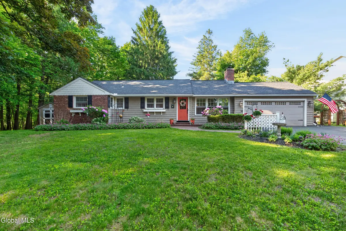 2 Avon Road, Bethlehem, NY 12054 - #1