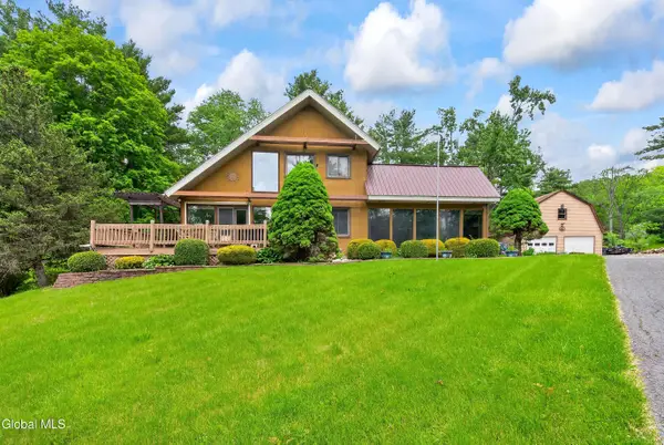 34 Guy Lane, New Baltimore, NY 12124
