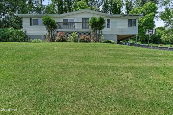 7 Nodine Mountain Road, New Baltimore, NY 12192