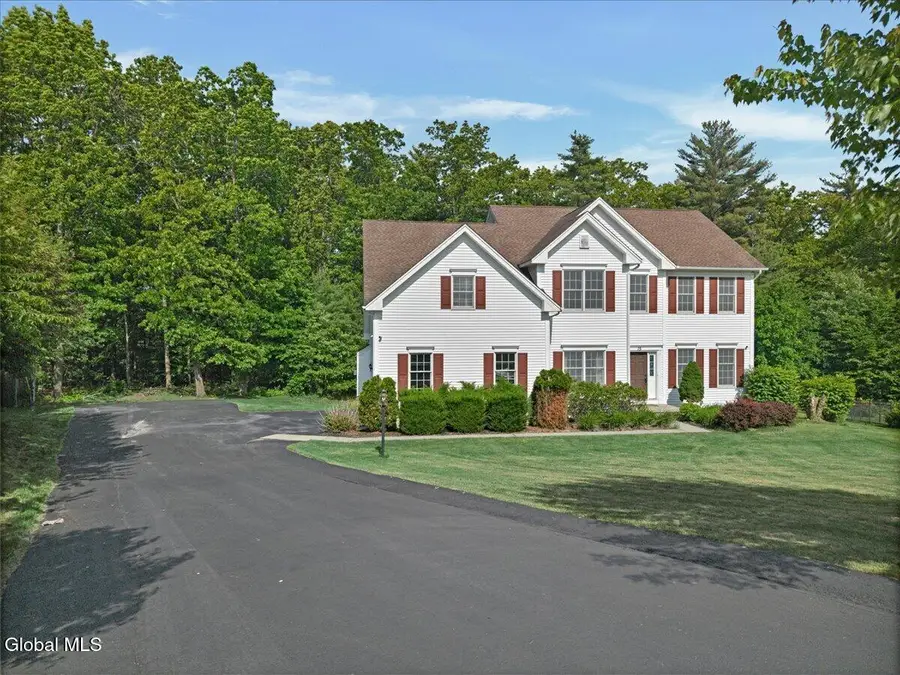 15 Foxhound Circle, Halfmoon, NY 12118 - #2