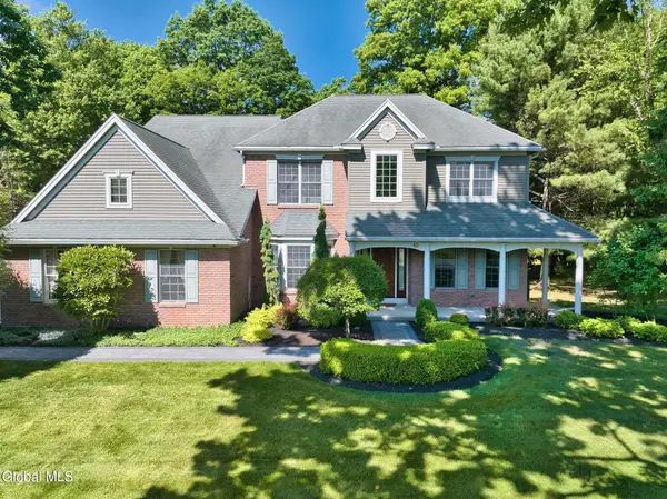 10 Whitestone Way, Bethlehem, NY 12159