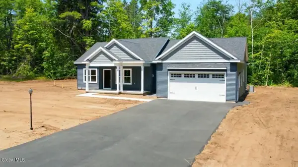 11 Elsies Way, Queensbury, NY 12804
