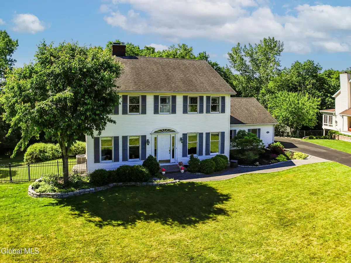 14 Edgewater Court, Colonie, NY 12189 - #1