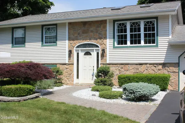 4 Mari Nol Circle, Clifton Park, NY 12065