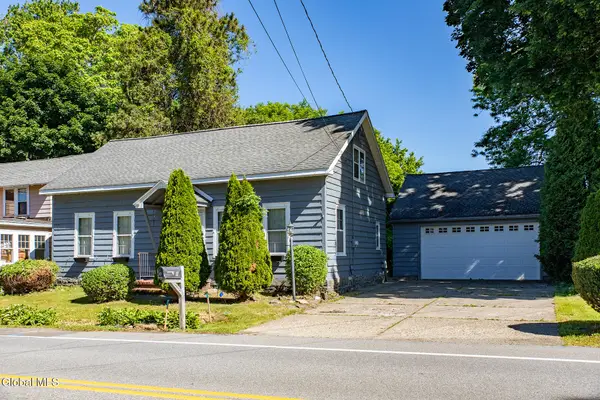 9 Halfmoon Drive, Halfmoon, NY 12188
