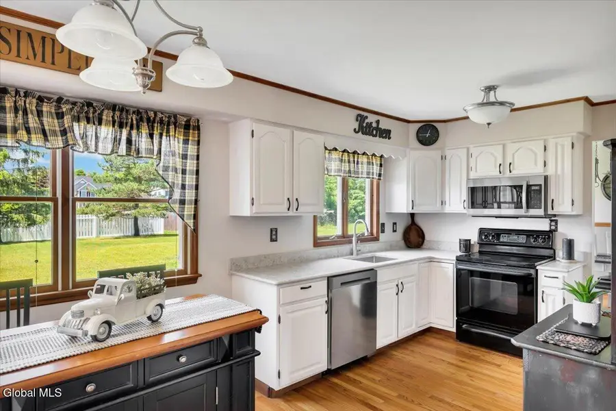 5 Zermatt Drive, North Greenbush, NY 12198 - #3