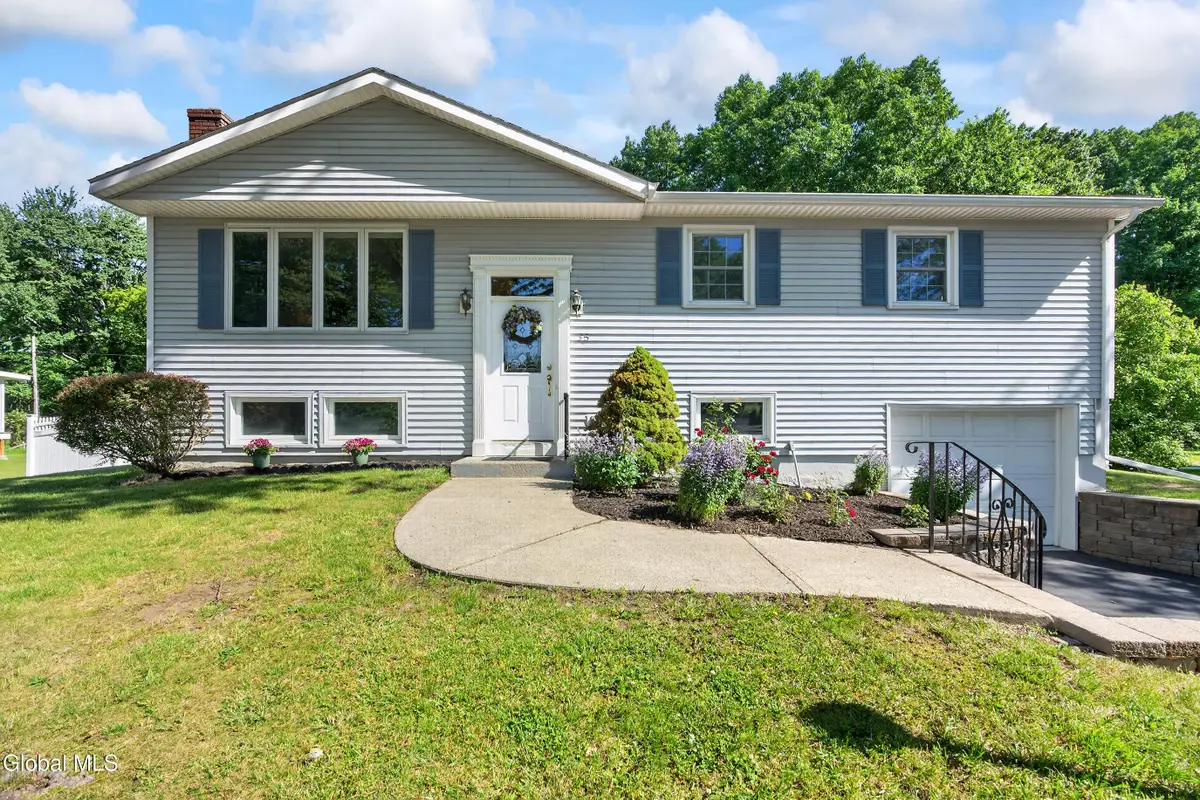 35 Comely Lane, Latham, NY 12110 - #1