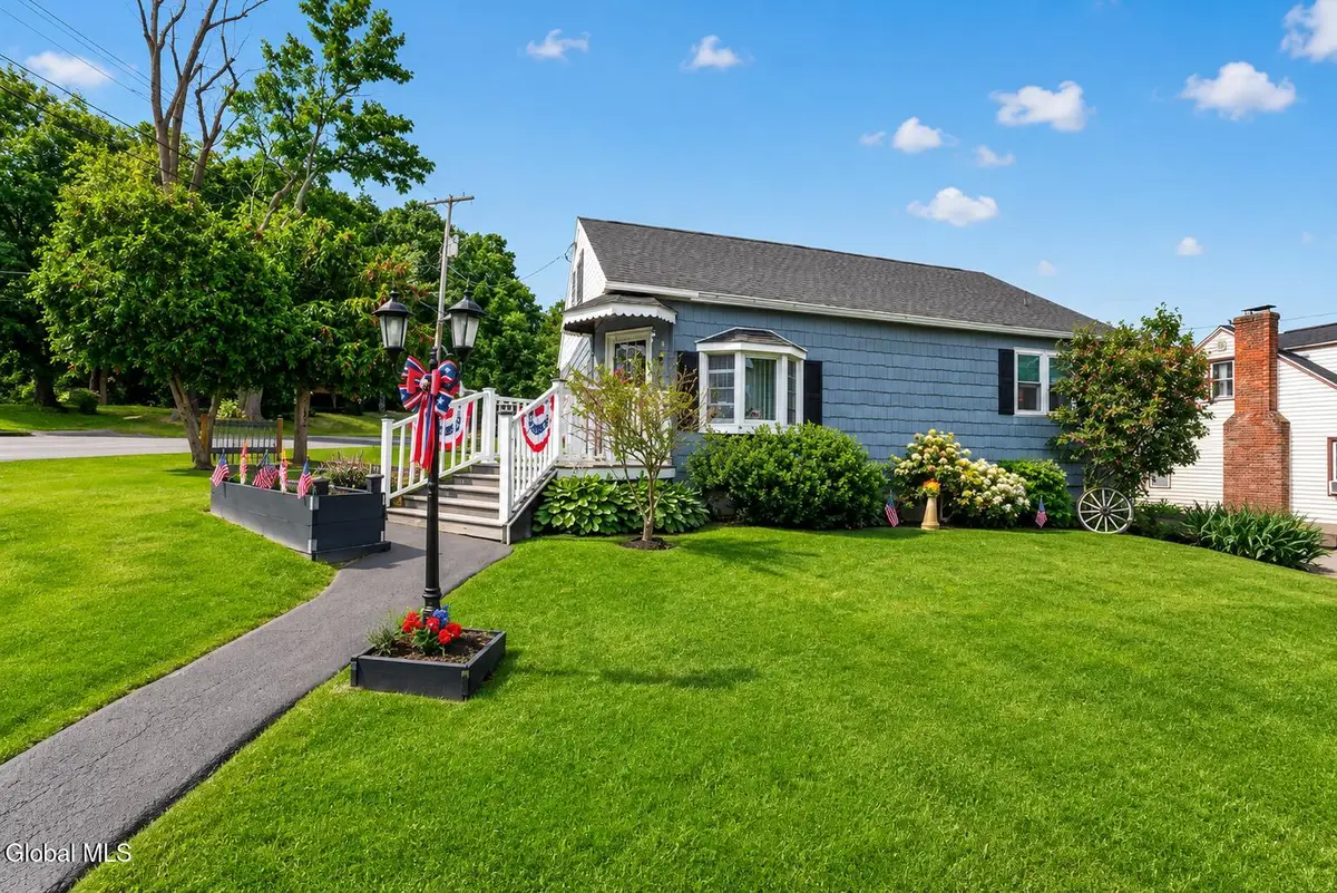 2 Neptune Street, Hampton Manor, NY 12144 - #1