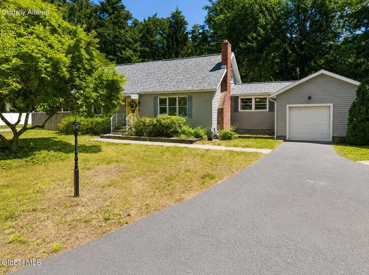 19 Newcastle Road, Halfmoon, NY 12065 - #1