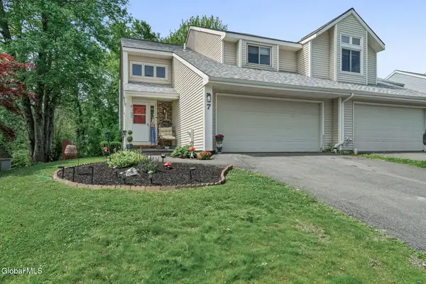 7 Crowsnest Court, Halfmoon, NY 12188