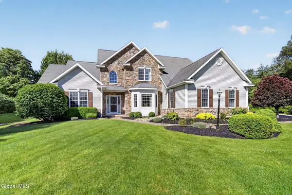 5 Normandy Square, Altamont, NY 12009