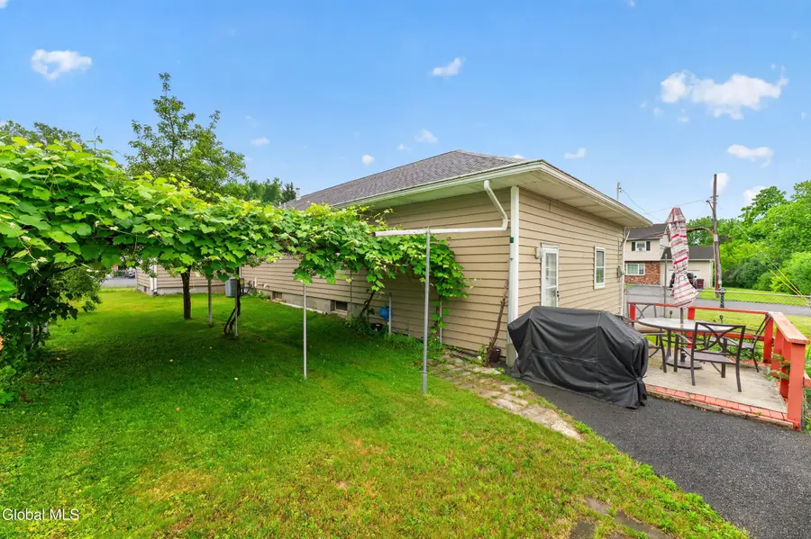 4 Marietta Drive, Colonie, NY 12205 - #2
