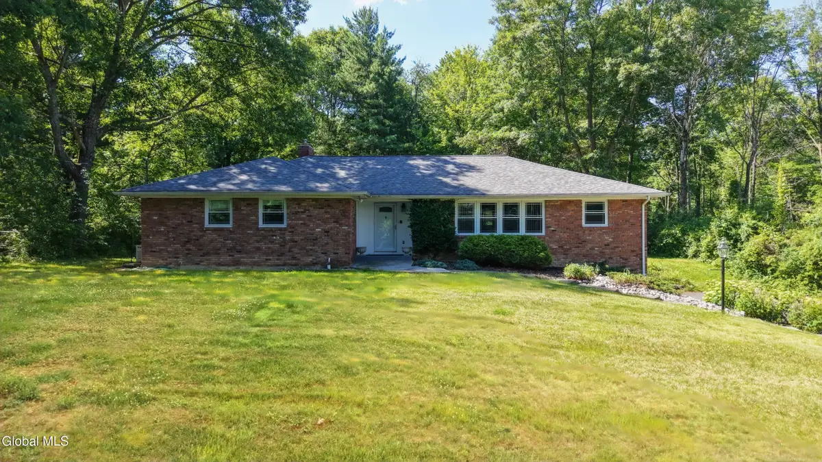 1 Linda Lane, Colonie, NY 12309 - #1