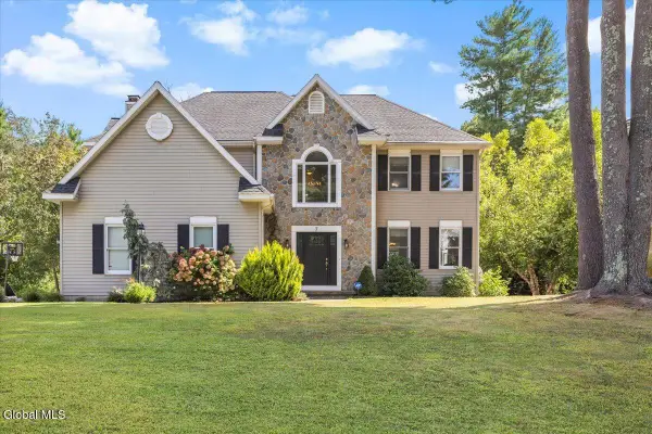 7 Seneca Court, Bethlehem, NY 12159