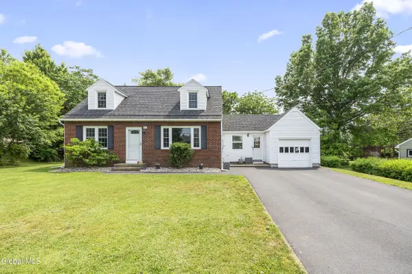 90 Teliska Avenue, North Greenbush, NY 12144