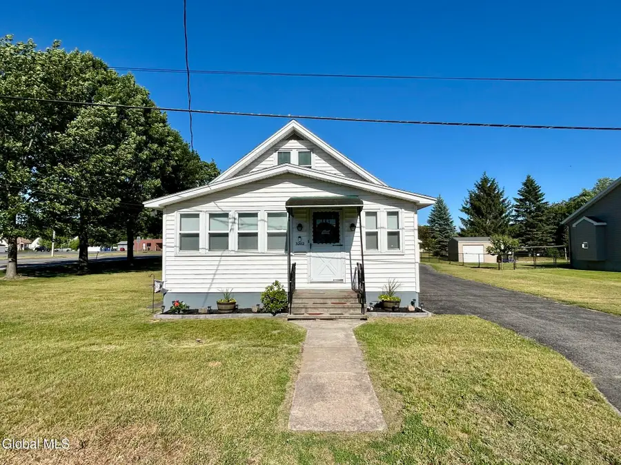 3202 Delmar Avenue, Rotterdam, NY 12306 - #3