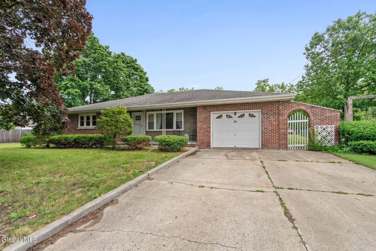24 Warwick Avenue, Colonie, NY 12205 - #1