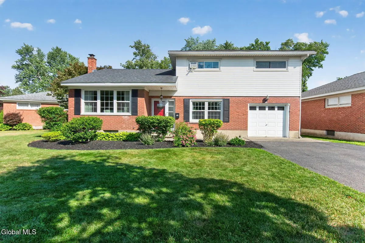19 Gingerbread Lane, Albany, NY 12208 - #1