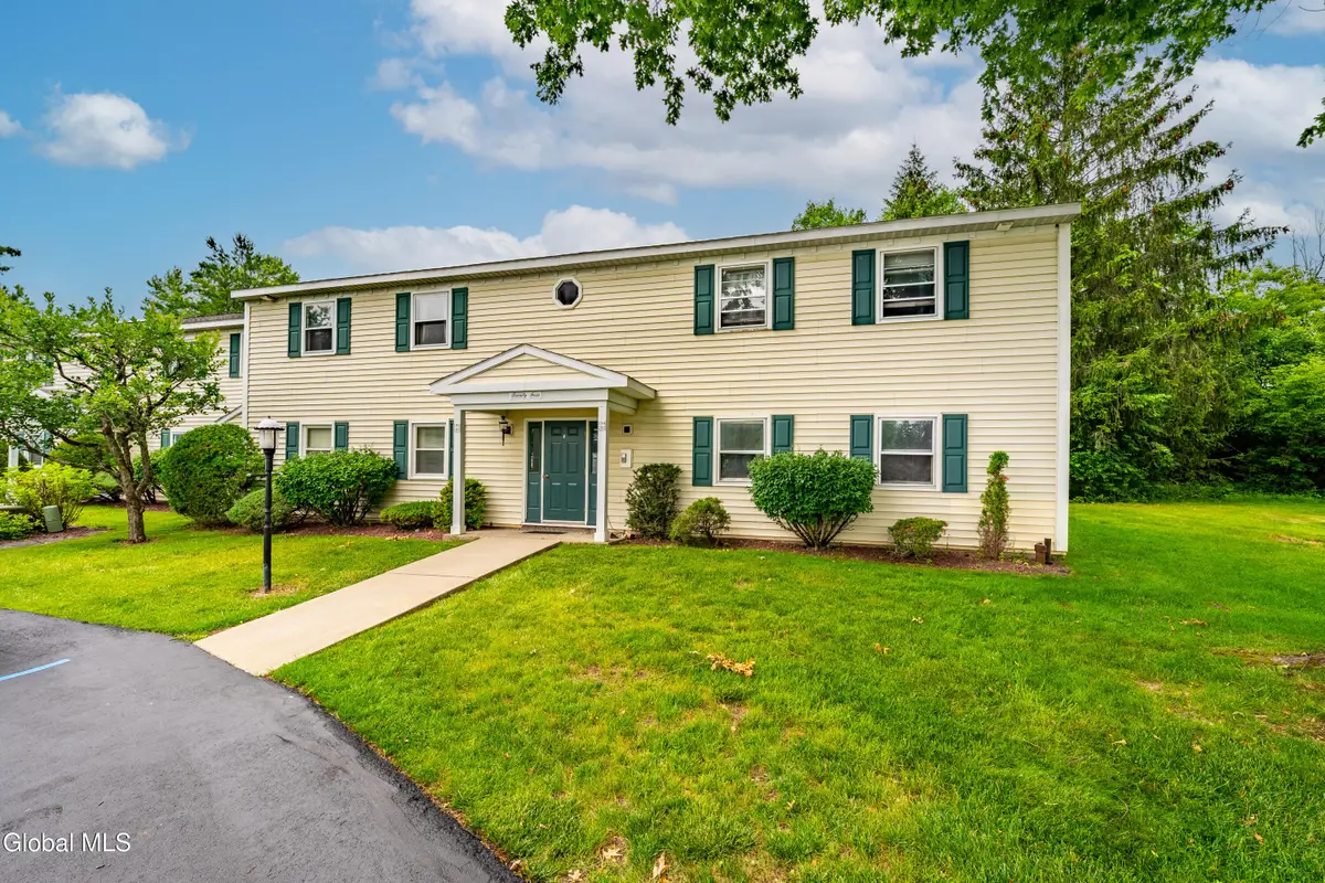 192 Cedarview Lane, Colonie, NY 12189 - #1