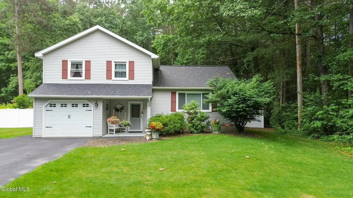 33 Wineberry Lane, Malta, NY 12020 - #1