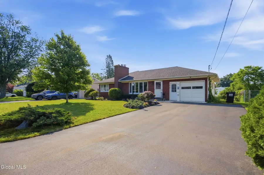 13 Marie Parkway, Loudonville, NY 12211 - #2