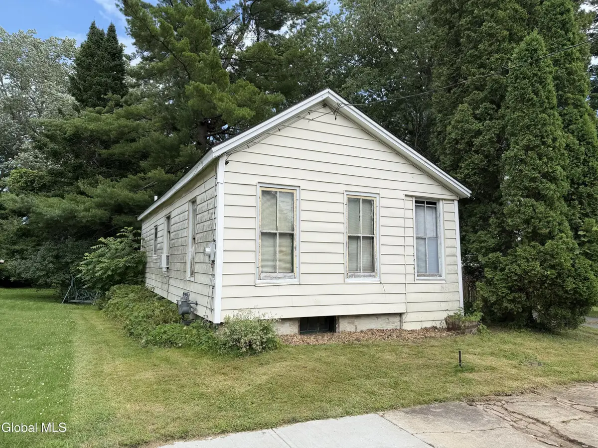 8 Mckinley Place, Gloversville, NY 12078 - #1