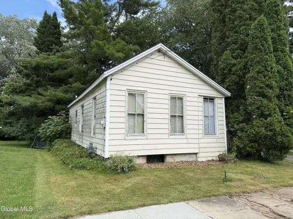 8 Mckinley Place, Gloversville, NY 12078