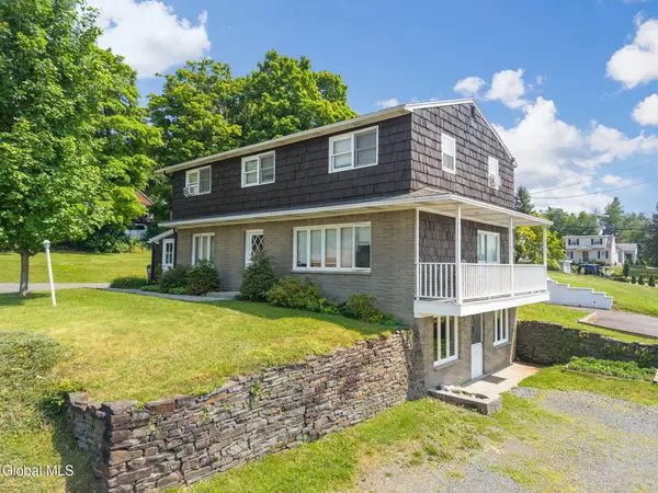 2 Sunset Road, North Greenbush, NY 12144