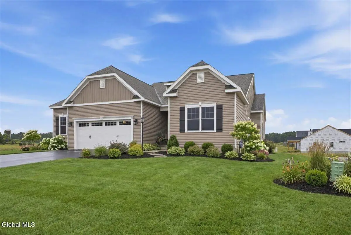 6 Clover Leaf Drive, Halfmoon, NY 12065 - #1