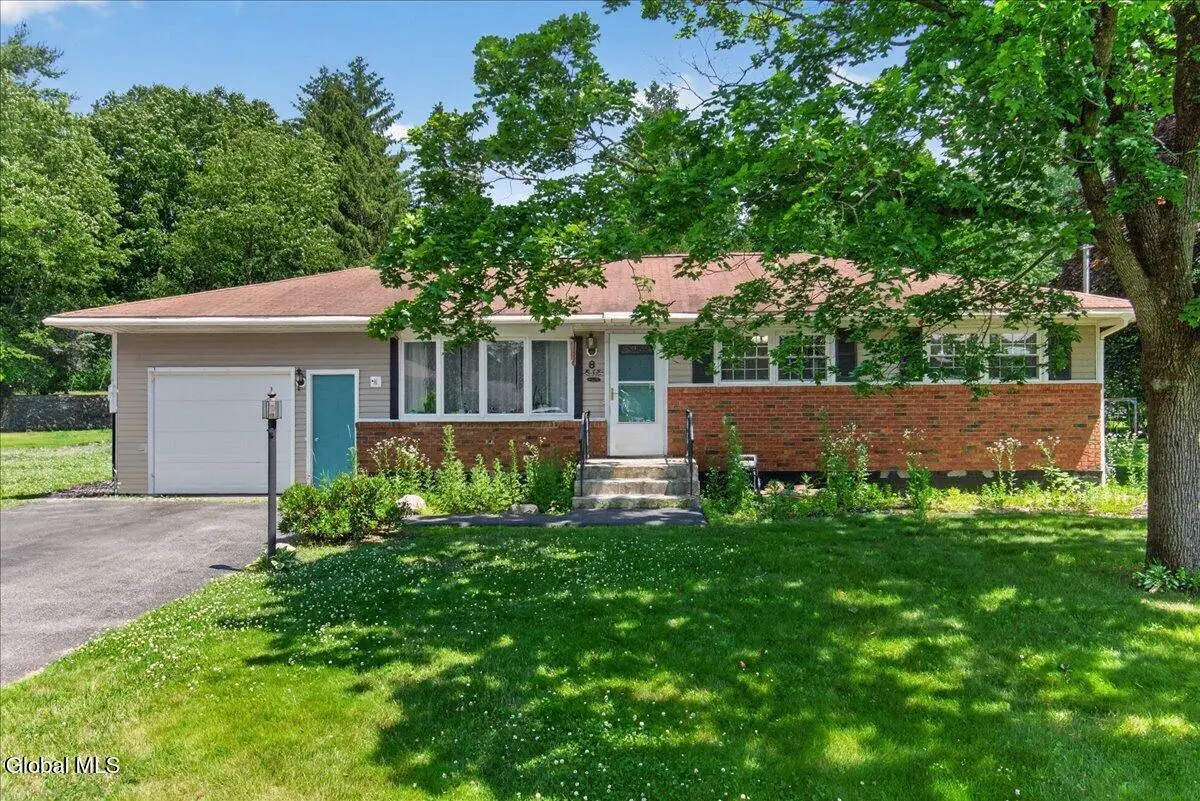 8 Helen Court, Glenville, NY 12302 - #1