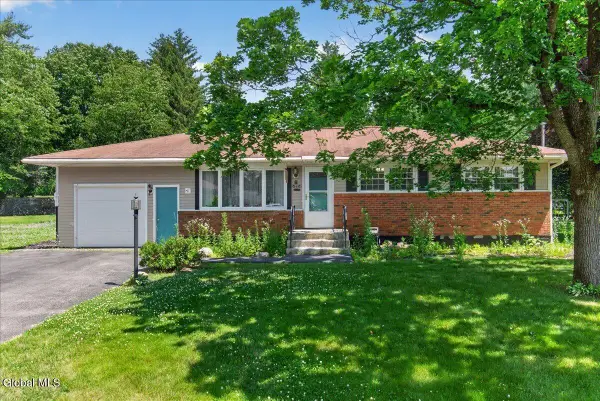 8 Helen Court, Glenville, NY 12302