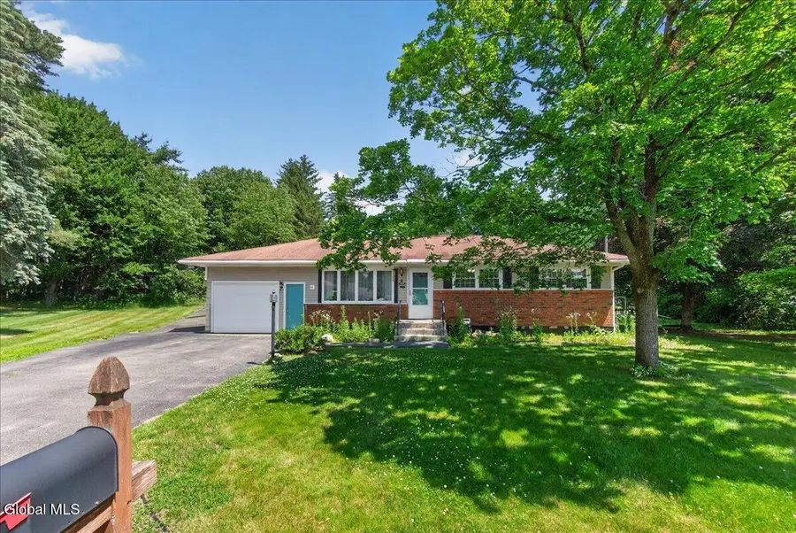 8 Helen Court, Glenville, NY 12302 - #3