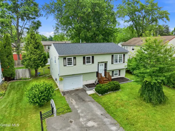 4 Denise Court, East Greenbush, NY 12144