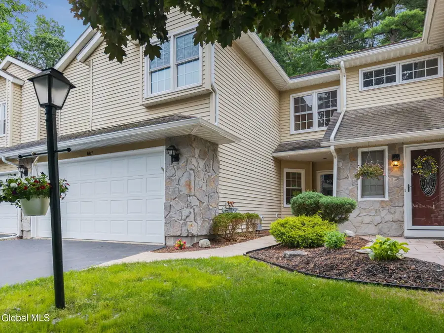 607 Highwood Circle, Westmere, NY 12203 - #3