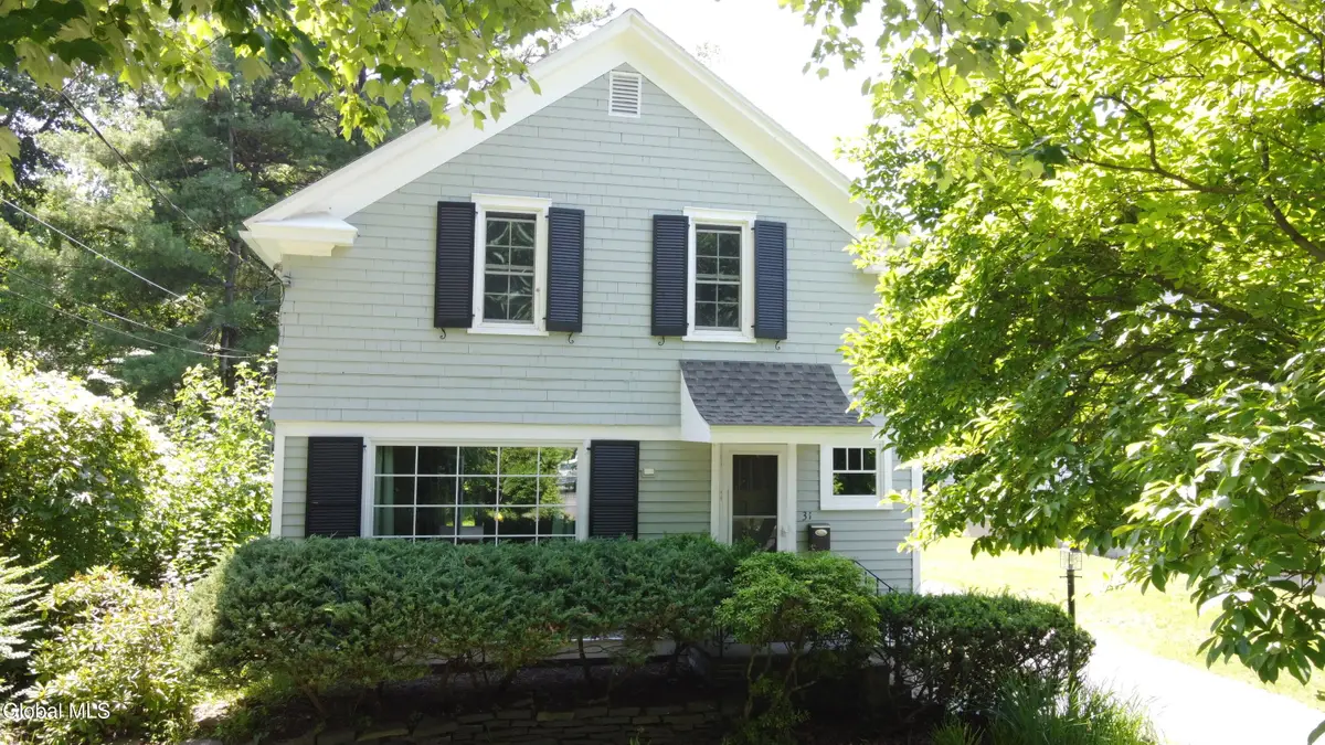 31 Oakwood Place, Bethlehem, NY 12054 - #1