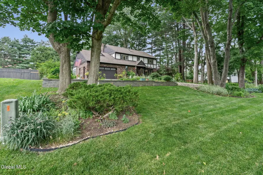 240 W Bentwood Court, Westmere, NY 12203 - #2