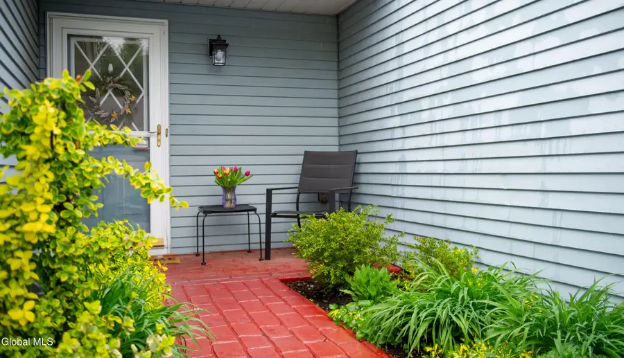 92 Commonwealth Drive, Bethlehem, NY 12077 - #2