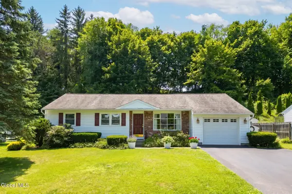 15 Woodside Court, North Greenbush, NY 12198