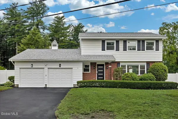 8 Woodland Drive, Colonie, NY 12309