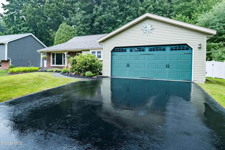 43 Algonquin Road, Clifton Park, NY 12065 - #3