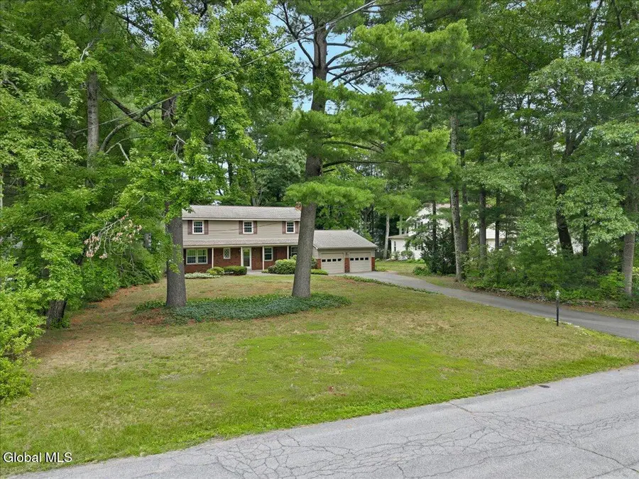 9 Chestnut Lane, Clifton Park, NY 12065 - #3