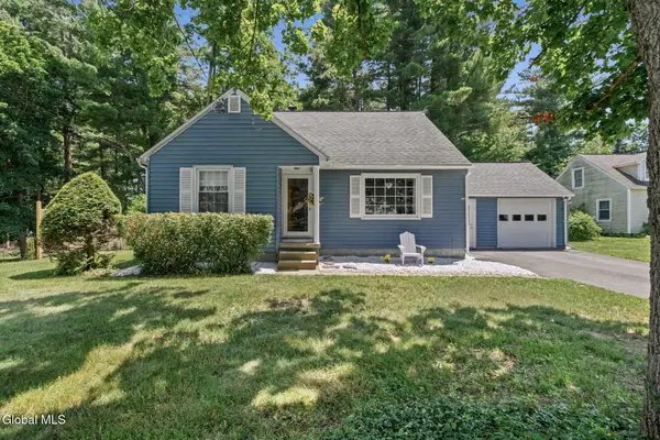 7 Pinewood Road, Guilderland, NY 12084
