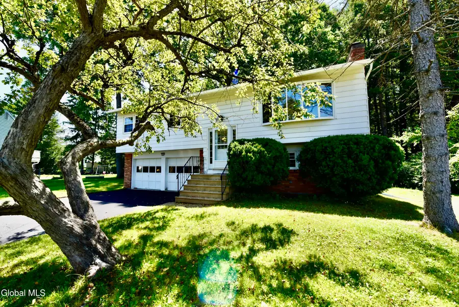 4 Cedar Court, Colonie, NY 12309 - #2