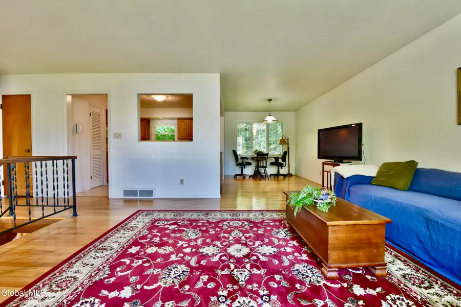 4 Cedar Court, Colonie, NY 12309 - #3