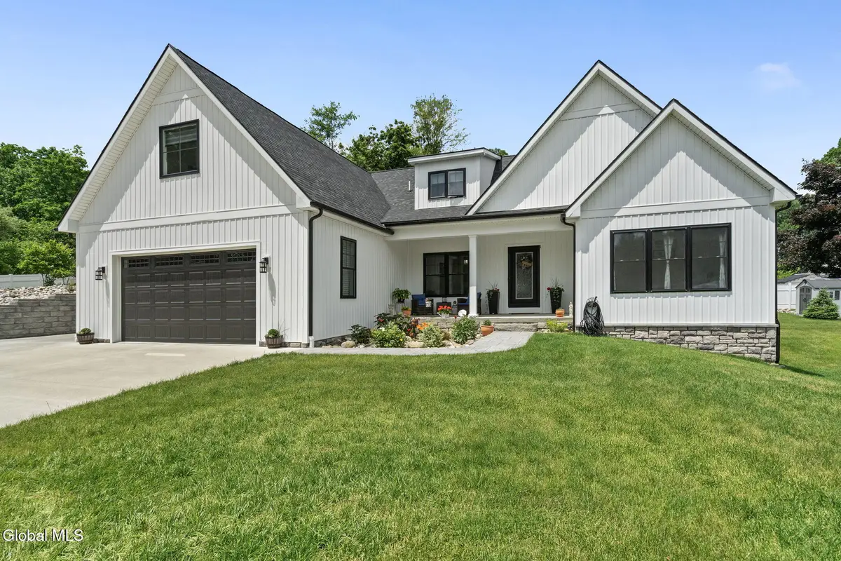 1 Londonderry Way, Colonie, NY 12309 - #1