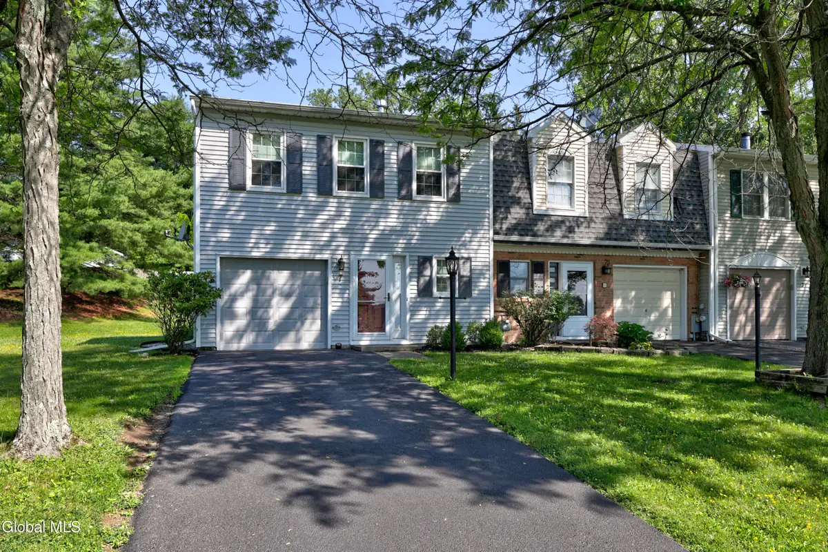 7 Bridgewood Lane, Colonie, NY 12189 - #1