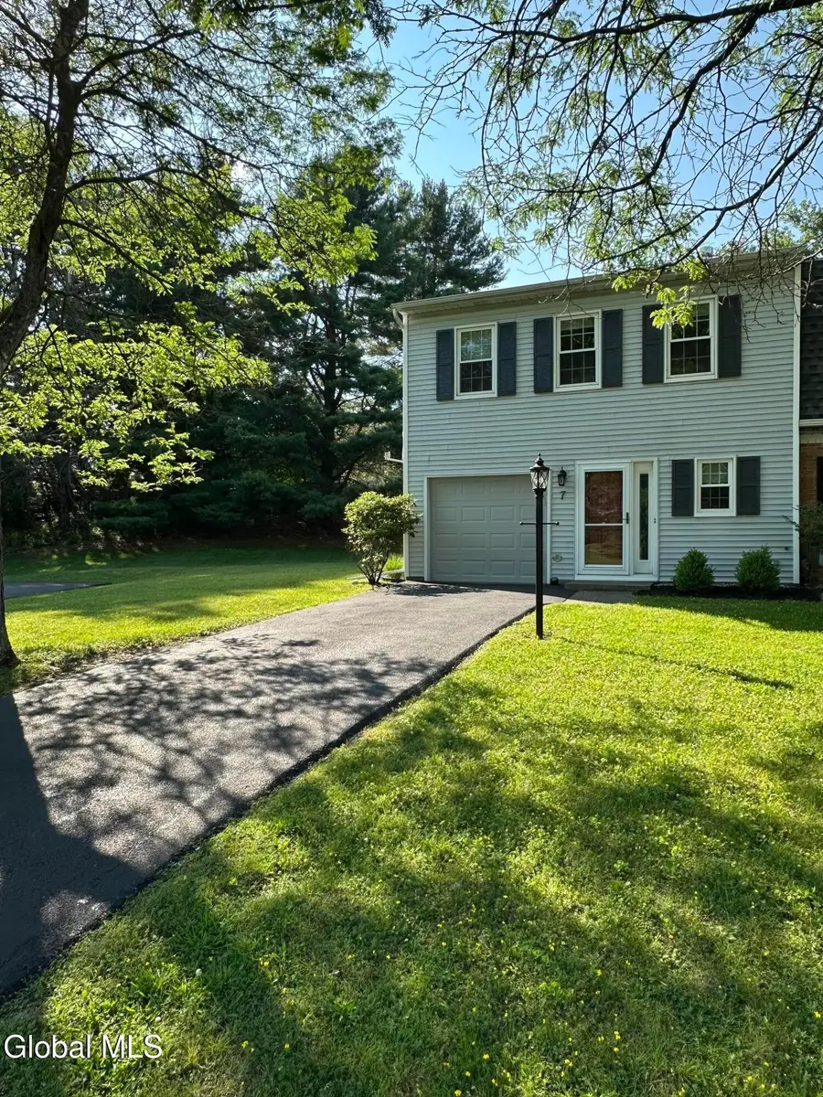7 Bridgewood Lane, Colonie, NY 12189 - #2