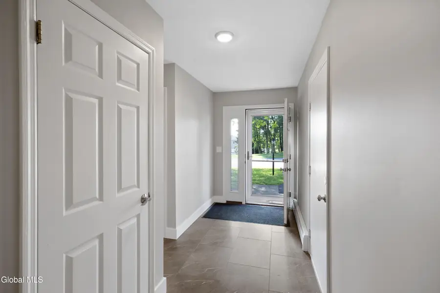 7 Bridgewood Lane, Colonie, NY 12189 - #3