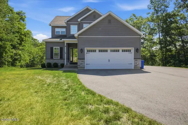 19 Highpointe Drive, Queensbury, NY 12804