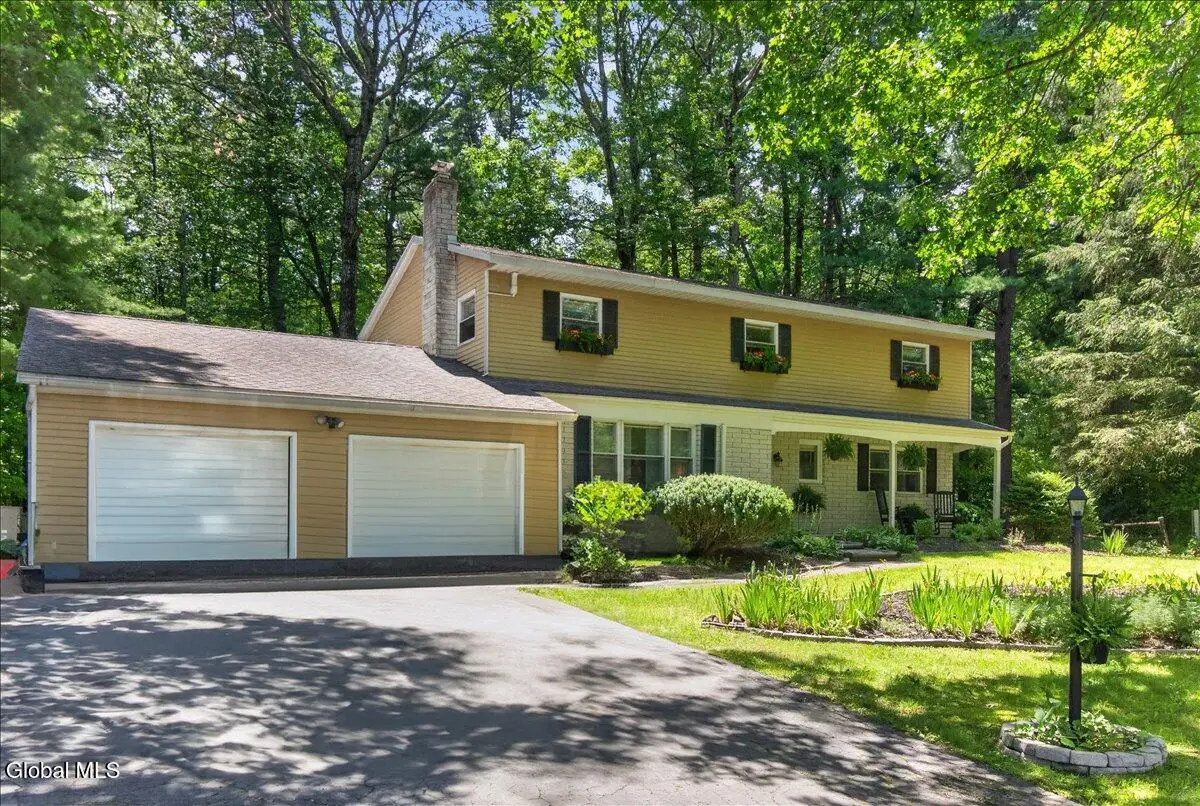 8 Cypress Pt, Clifton Park, NY 12065 - #1